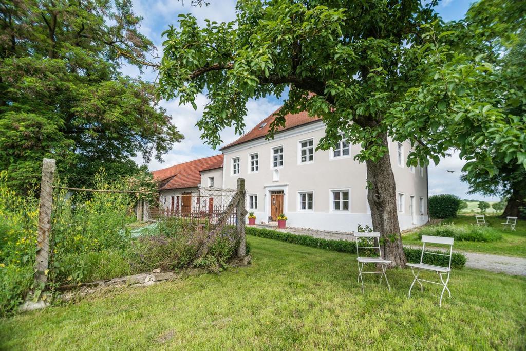 Historischer Pfarrhof Niederleierndorf Langquaid Extérieur photo